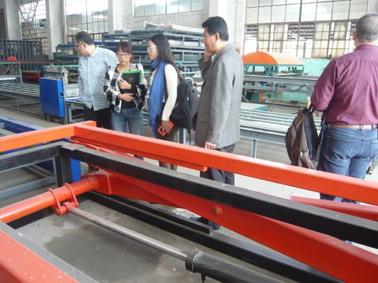 Máy làm tấm panel sandwich tổng công suất 32KW, Dây chuyền sản xuất panel sandwich hệ thống điều khiển PLC