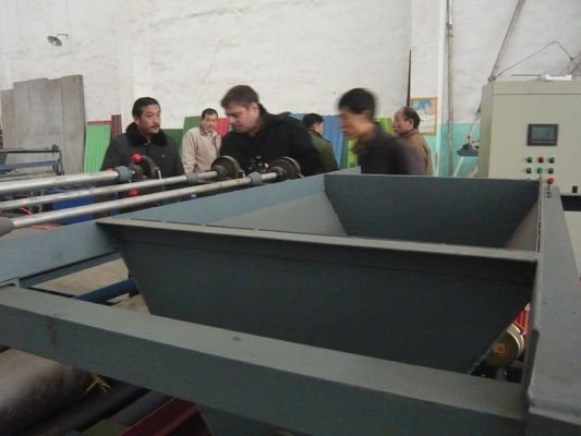 Máy làm tấm panel EPS sandwich điều khiển PLC với Bơm định lượng tốc độ thấp chính xác