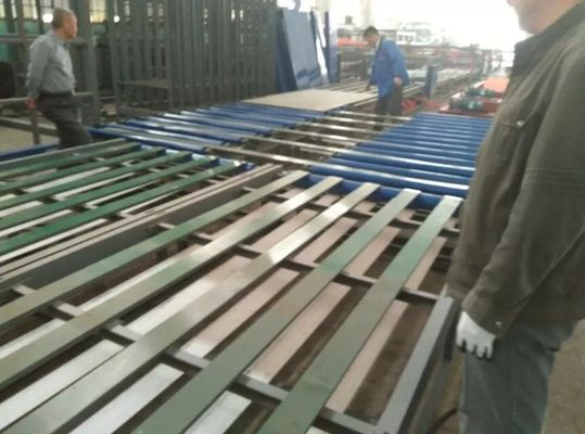 Máy làm gạch mái nhà sóng màu rơm cho vật liệu thô Mgo / Mgcl / Fiber Glass Mesh