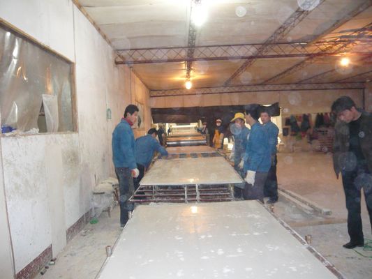 Máy tạo hình chân không nhựa với nguồn khí 0.8 - 1 MPa, công suất gia nhiệt 48 / 68 KW