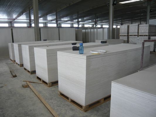 Máy tạo hình chân không nhựa với nguồn khí 0.8 - 1 MPa, công suất gia nhiệt 48 / 68 KW