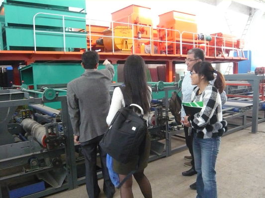 Máy làm gạch mái bảo quản nhiệt lớp cho việc sản xuất vật liệu xây dựng