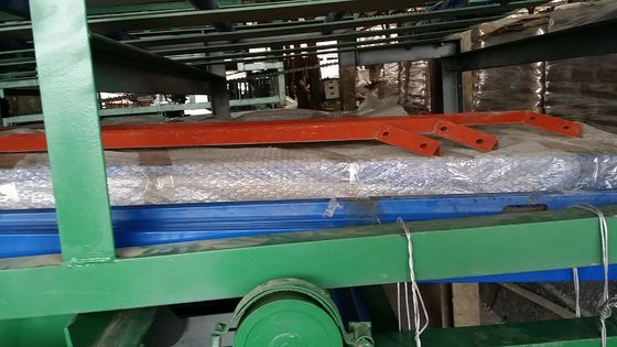 Máy làm tấm tường nhẹ tiết kiệm năng lượng với cưa cắt tự động