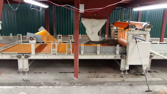 Máy làm tấm tường sandwich tự động hoàn toàn với công suất lớn hơn 3000 mét vuông